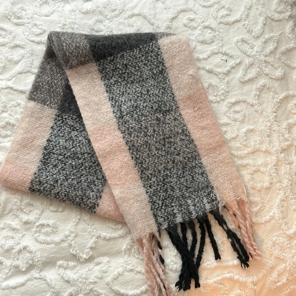 NWOT C&C California Scarf. Beautiful light pink and gray. Winter is coming!